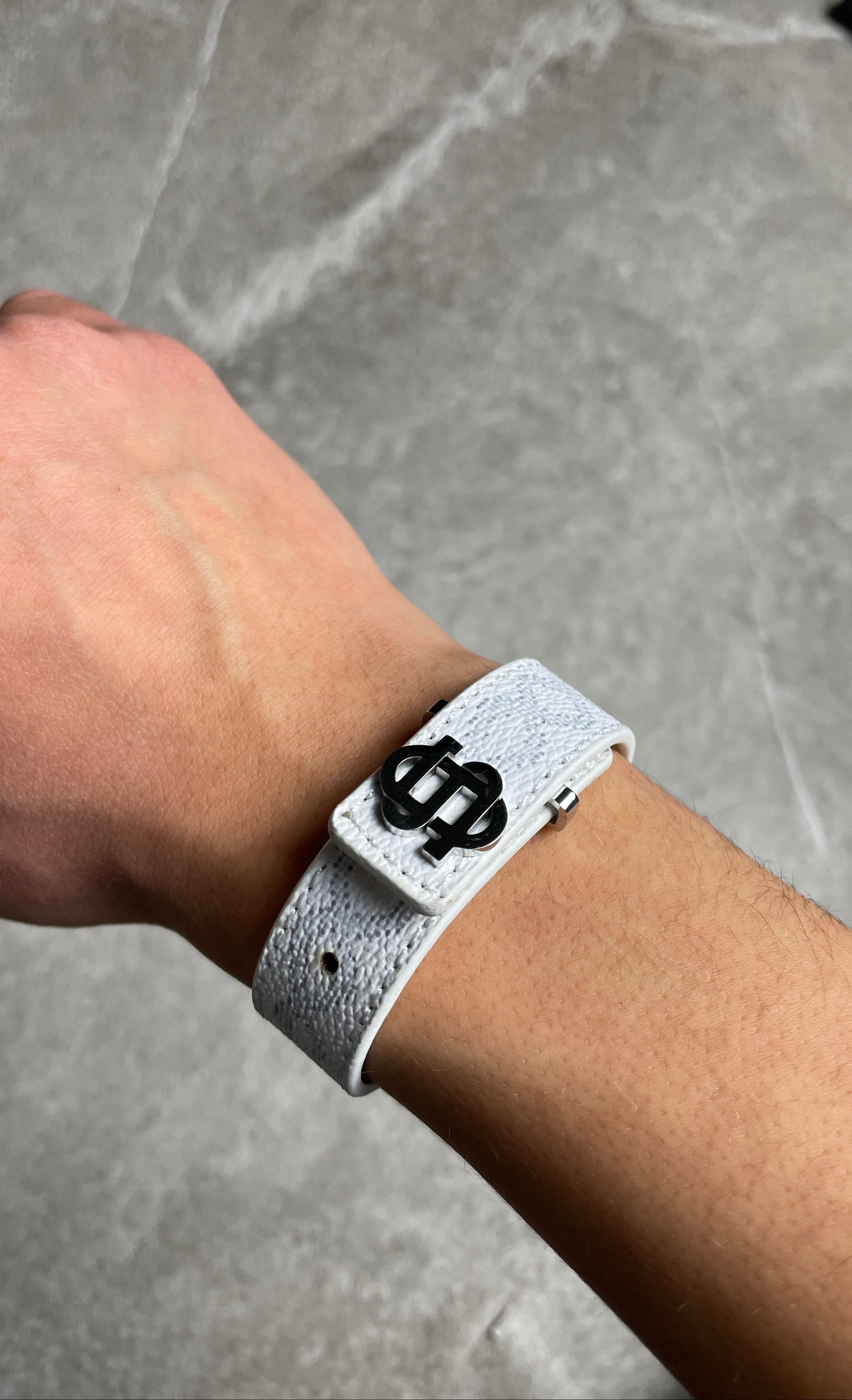 ONYX | Bracelet (logo métallique)